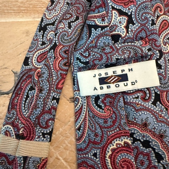 Joseph Abboud Paisley Silk Tie - Picture 4 of 4